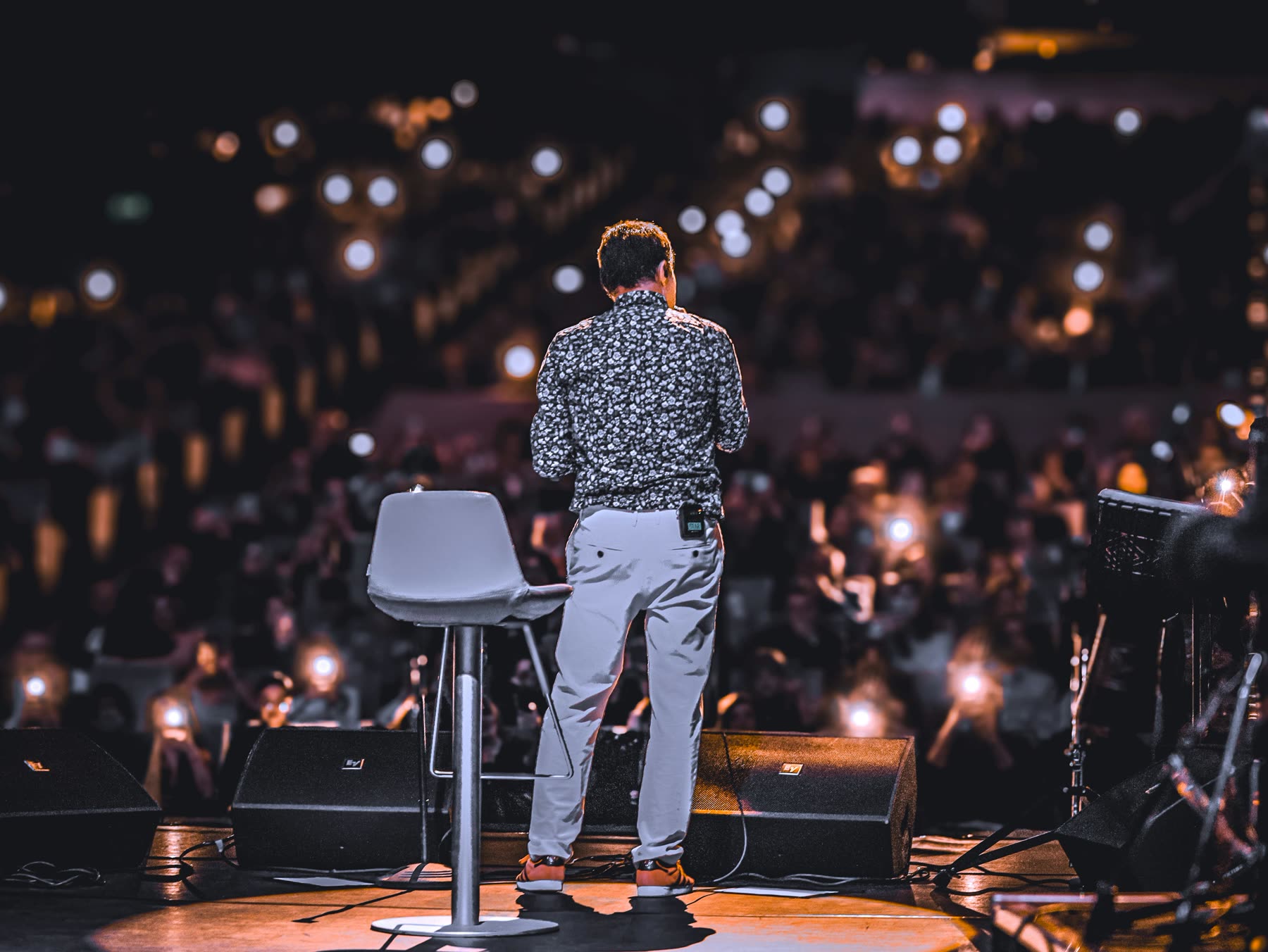 Supporting visual for speakers and audience in a corporate event